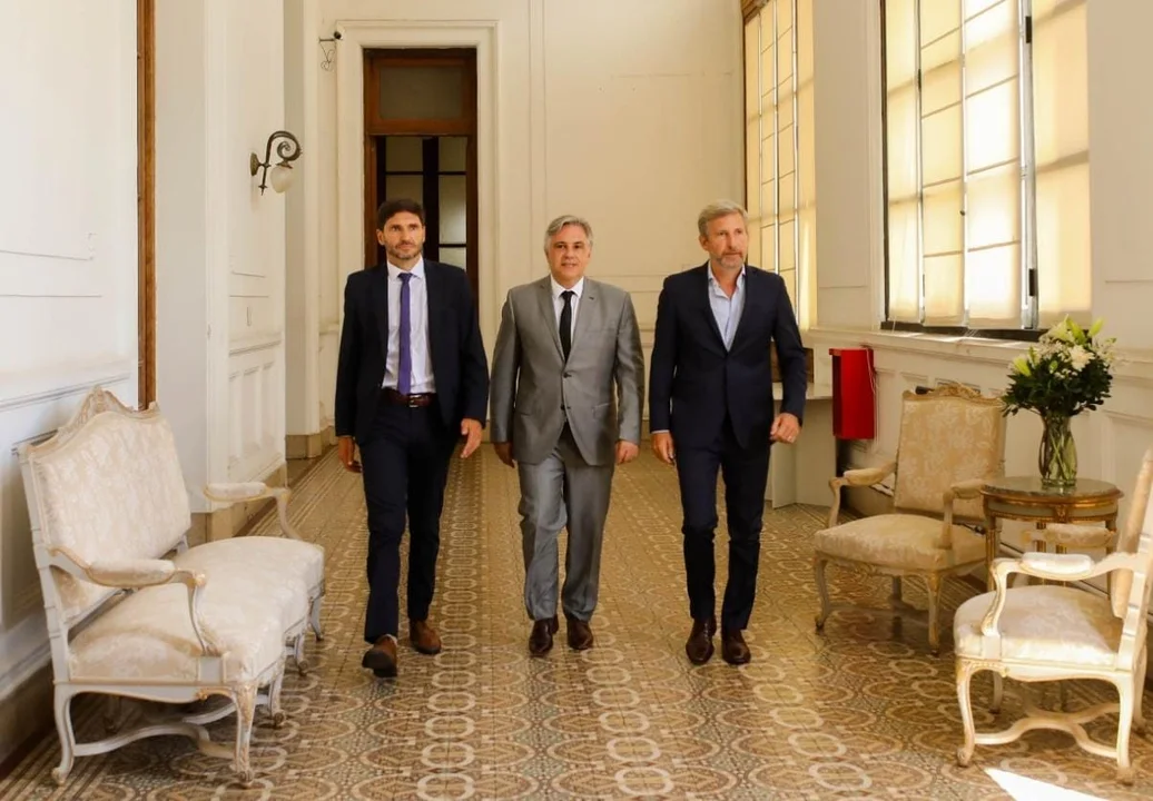llaryora pullaro frigerio