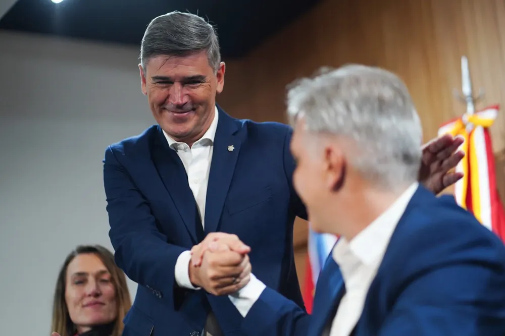 llaryora passerini saludo