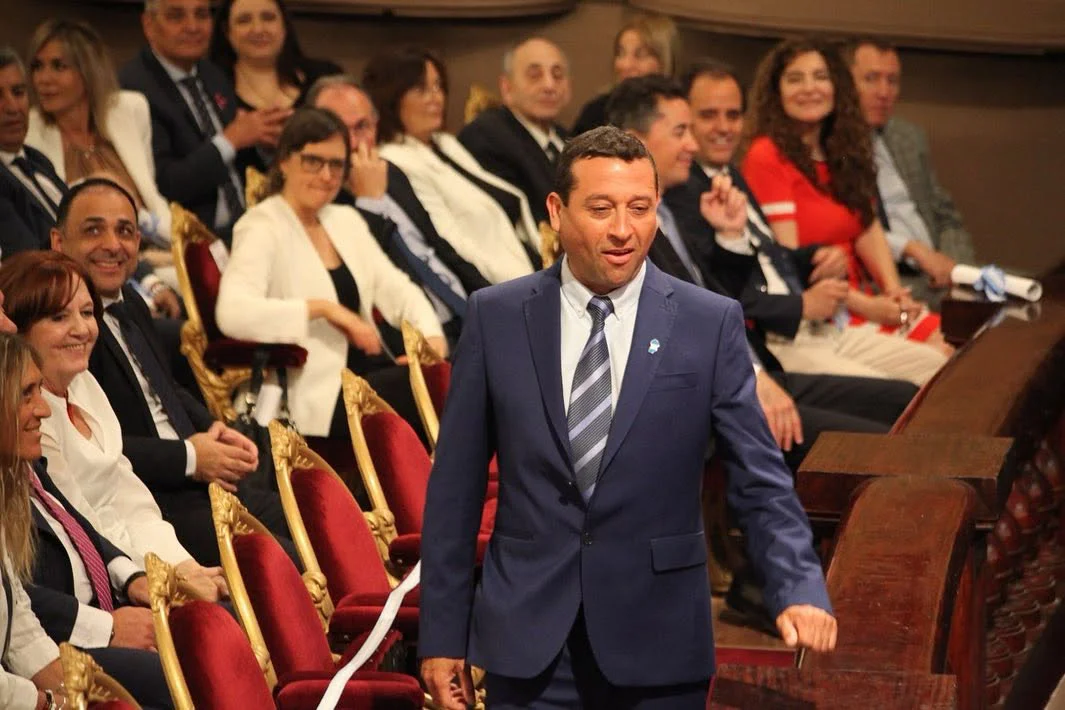 ramon flores traje