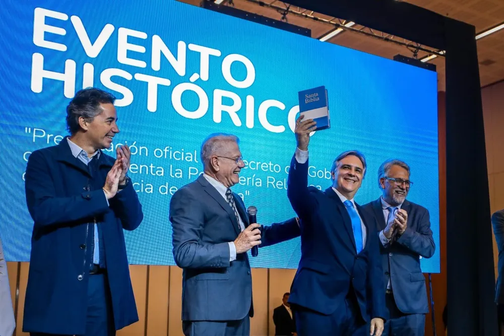 llaryora iglesias evangélicas